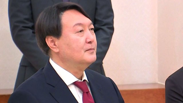 [뉴스큐] 윤석열, 대선 지지율 1위 ...정치권 복잡한 속사정은? / YTN