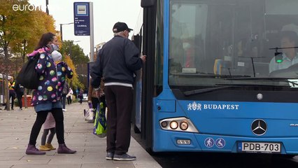 Orbán Viktor: éjféltől kötelező a maszk az utcákon is