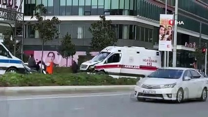Sarıyer’de ambulans kaldırıma çıktı: 1 yaralı