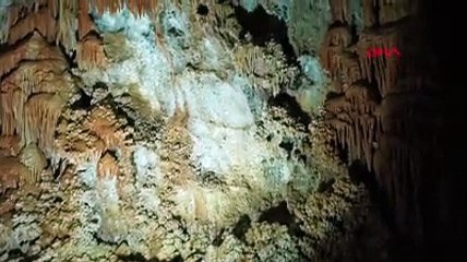 İnşaat kazısında 'yüzlerce yıllık' yeraltı mağarası bulundu