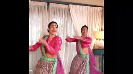 Dhanashree Verma tremoundus dance in traditional dress for diwali