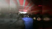 Kamyonetin kasasından 61 göçmen çıktı