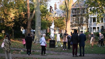 O nu polémico de homenagem a uma feminista