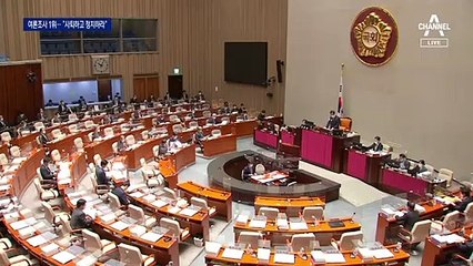 계속 때리니 지지율 1위…秋 “윤석열 사퇴하고 정치하라”