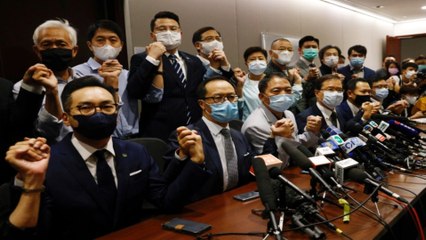 Hong Kong: More than a dozen legislators resign in protest