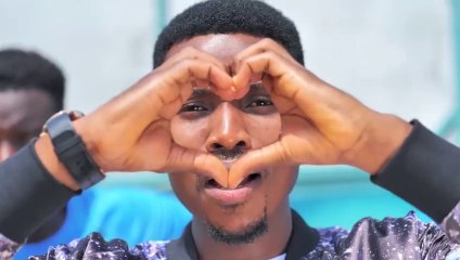 Umar_M_Shareef_-_Ga_Kyauta_(_official_Music_video)_featuring_Fateema_Kinal_2020_latest_Hausa_Song