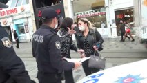 Taksim'de Maske Takmadıkları İçin Ceza Yiyen Kadınlar, Gazetecilere Saldırdı