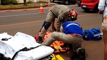 Carro e moto se envolvem em colisão na Rua Gandhi e motociclista fica ferido