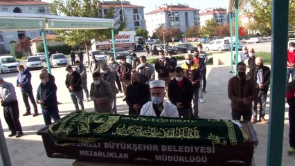 16 gün sonra rögarda ölü bulunan yaşlı çift toprağa verildi