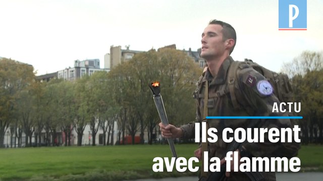 Ces militaires courent en tenue pour le Soldat inconnu