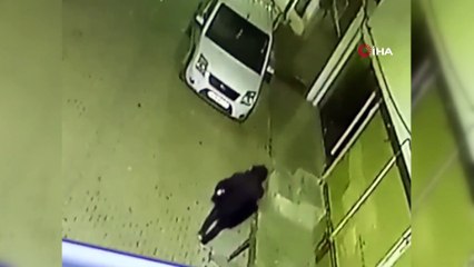 - Siirt’te aracın kundaklama anı güvenlik kamerasına yansıdı