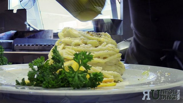Tonnarelli crema di pecorino guanciale croccante e zest all'arancia Vino Chardonnay