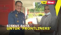 500 balang biskut raya untuk 'frontliners'