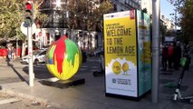 Limones gigantes llenan de color y vida el centro de Madrid
