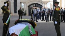 الفلسطينيون يشيعون جثمان صائب عريقات بمدينة أريحا