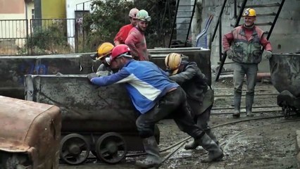 Dans les mines de chrome d'Albanie, l'inquiétude face à la pandémie