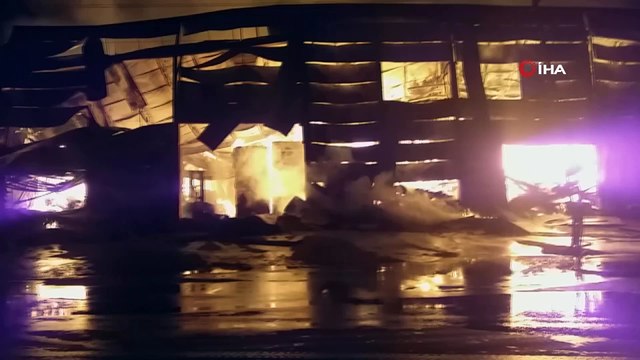 - Ankara’nın Altındağ ilçesinde bir kereste fabrikasında yangın çıktı. İtfaiye ekipleri alevlere müdahale ediyor.