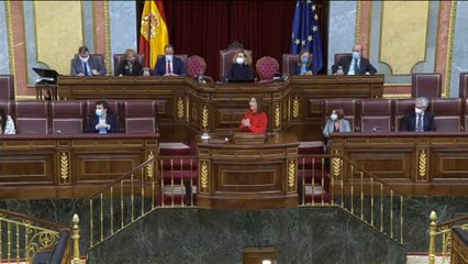 Montero acusa a Casado de tratarla con "superioridad intelectual" y le reta a recordar las titulaciones de cada uno y la manera de conseguirlas