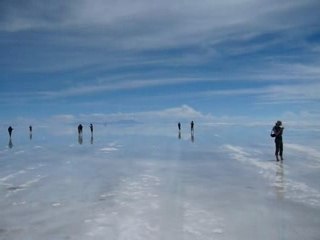 Le Salar d'Uyuni : Le plus grand désert de sel 🌎