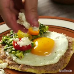 Tostadas de Huevo Estrellado con Aguacate