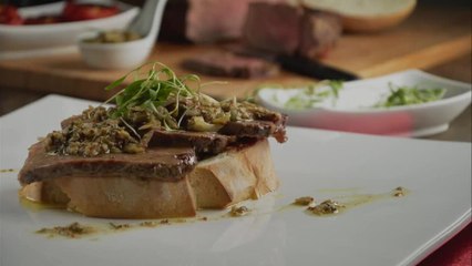 Bife de Chorizo con salsa de Almejas y Pan de Campaña