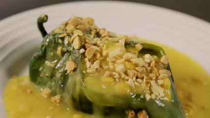 Chile Relleno de Pollo al Chipotle con Salsa De Elote