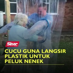 Cucu guna langsir plastik untuk peluk nenek