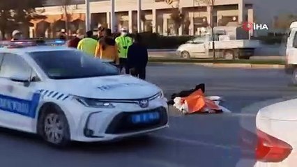 Motosikletin çarptığı kadın metrelerce ileriye fırladı