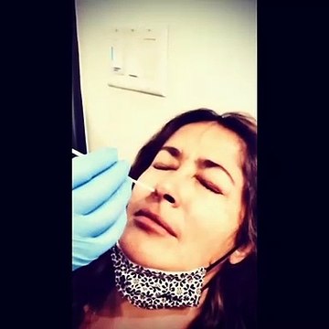 Salma Hayek, defalarca koronavirüs testi yaptırdı