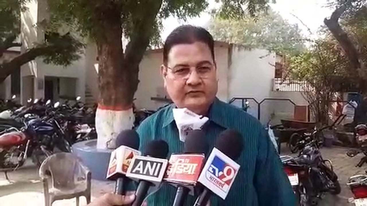 डीएलएड पेपर आउट रंगे हाथ तीन युवक पकड़े