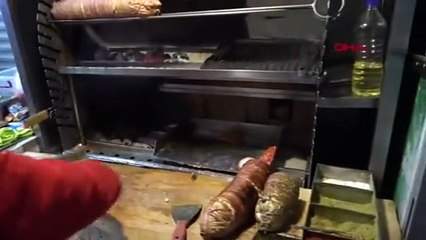 Kokoreççiden girilen pavyona polis baskını