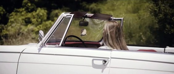 Μαίρη Μαρκάκη - Μαζεύω Τα Κομμάτια Μου (Official Music Video)