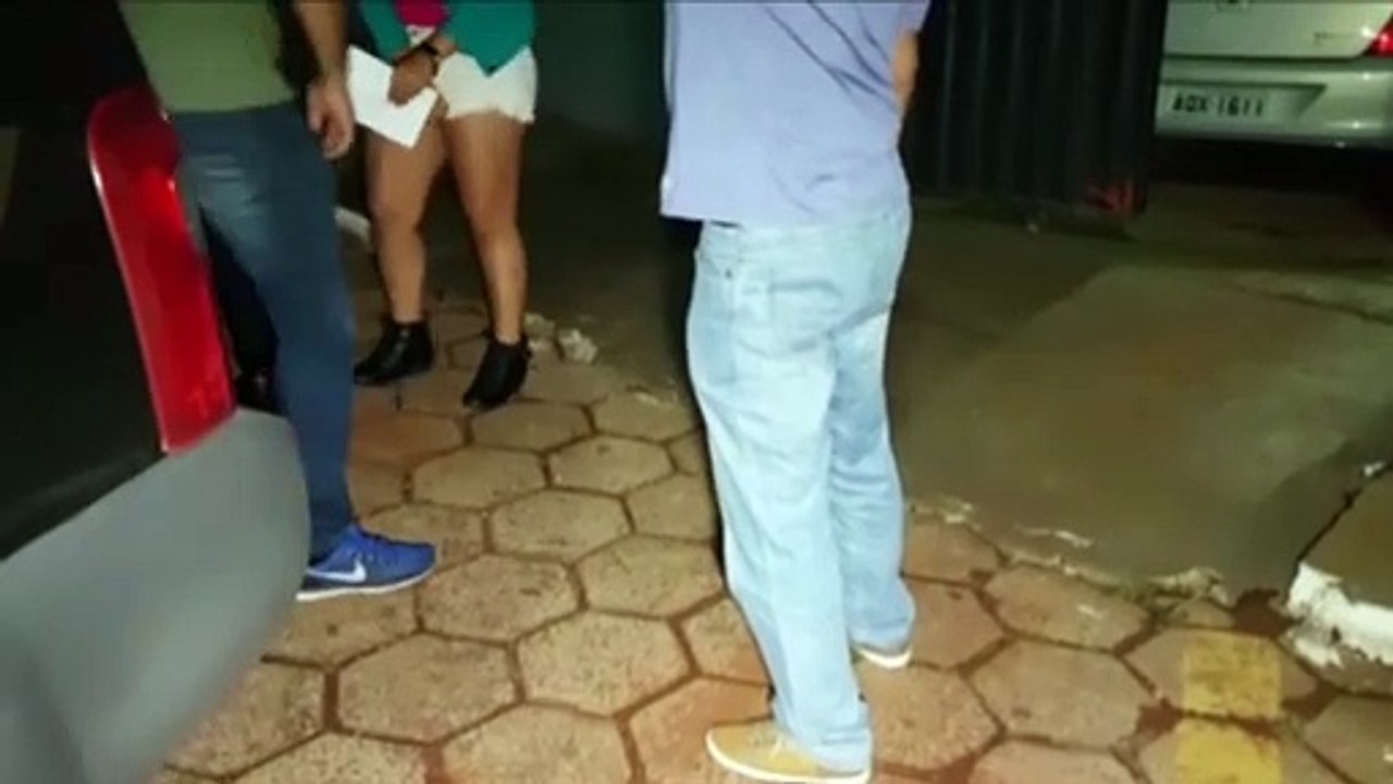 Sem receber salários, trabalhadores da limpeza dos Correios cruzam os braços