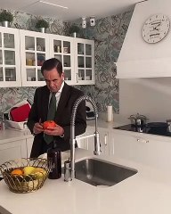 El loco video de Amelia Bono y su padre que roba carcajadas