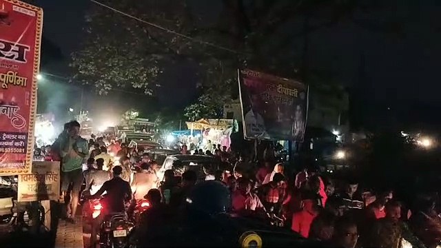 शहर की ट्रैफिक व्यवस्था फेल, जाम में फंसे लोग