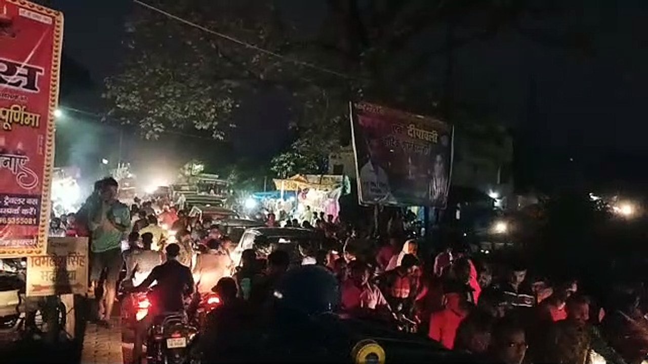 शहर की ट्रैफिक व्यवस्था फेल, जाम में फंसे लोग