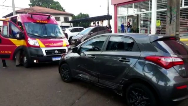 Lateral de Kadett fica destruída em colisão envolvendo três veículos no Ciro Nardi