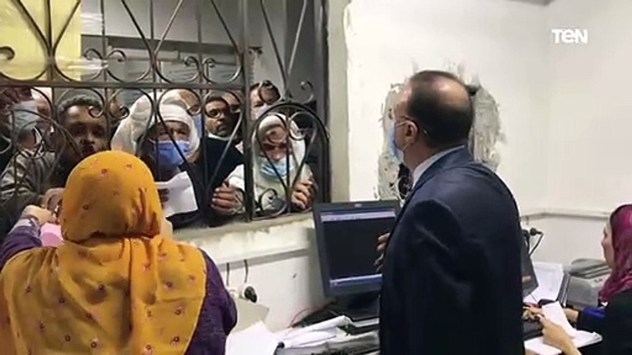 جولة مفاجئة لمحافظ الإسكندرية داخل مكتب تأمينات الدخيلة لرصد الشكاوى ومستوي الخدمات