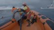 Sobrecogedoras imágenes del rescate de 100 migrantes en el mar Mediterráneo