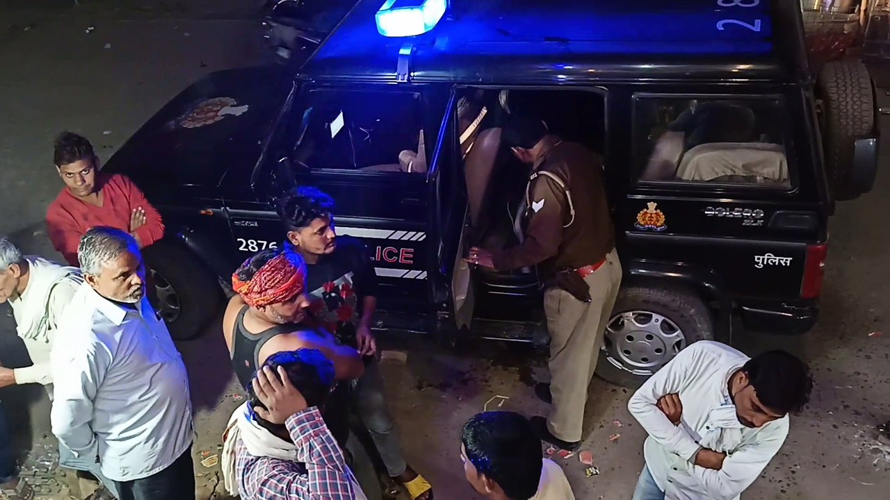 दो बाइकों की टक्कर में तीन घायल