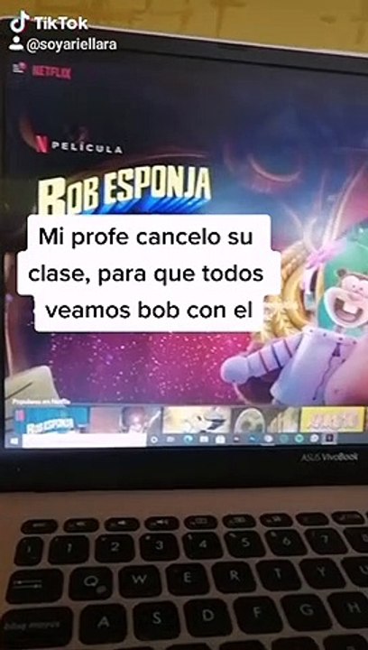 Maestro quería ver la película de 'Bob Esponja' con sus alumnos y lo dejaron plantado