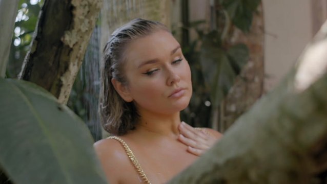 SI Swimsuit 2020: Hunter McGrady Moving Portrait