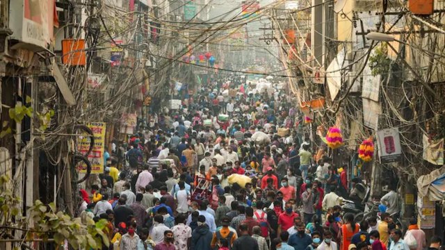 Delhiites forget social distancing amidst diwali festivities