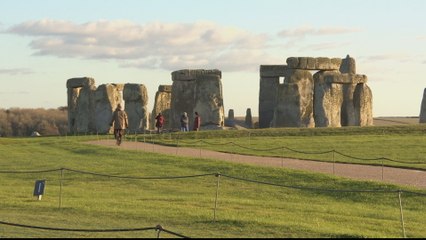 Road tunnel to be built under England's Stonehenge