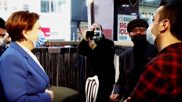 Akşener ve esnaf, ‘Çalın Davulları’ türküsünü beraber söyledi, duygusal anlar yaşandı