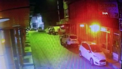 İnternet kafeyi soydular, kameraya yakalandılar