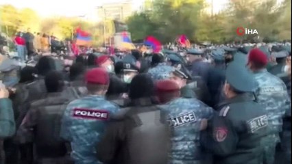 - Ermenistan’da Paşinyan karşıtı gösterilerde arbede: 30 gözaltı
