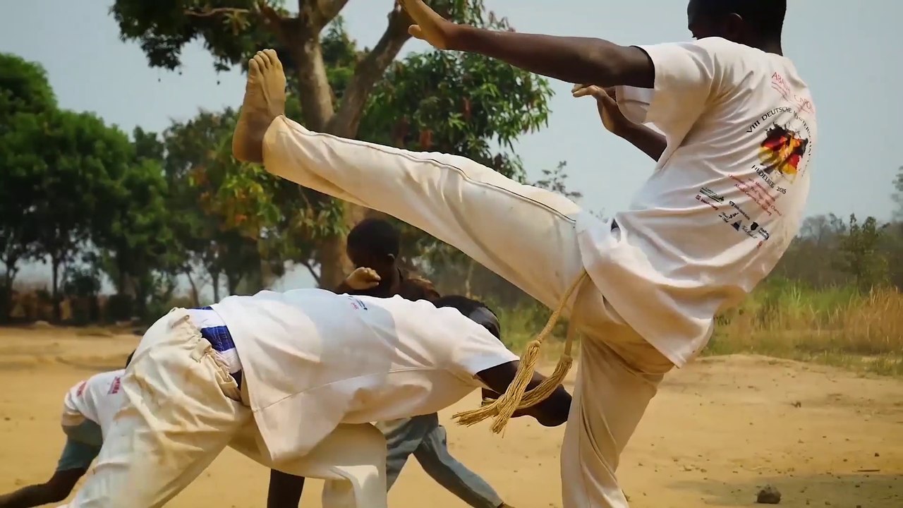 Beafrica Ti Î - La Capoeira, Notre Arme pour la Paix