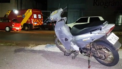 Motociclista tem suspeita de fratura em colisão na Av. Piquiri