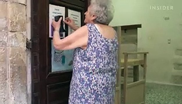 WATCH: An 86-year-old is one of the last Greek bakers who makes phyllo dough by hand. He turned his kitchen into a tourist attraction.